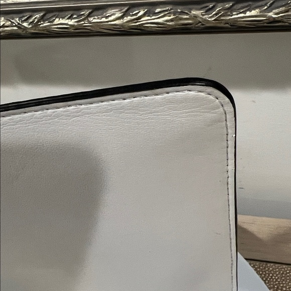 RED Valentino White Leather Heart Crossbody Bag - Picture 8 of 13